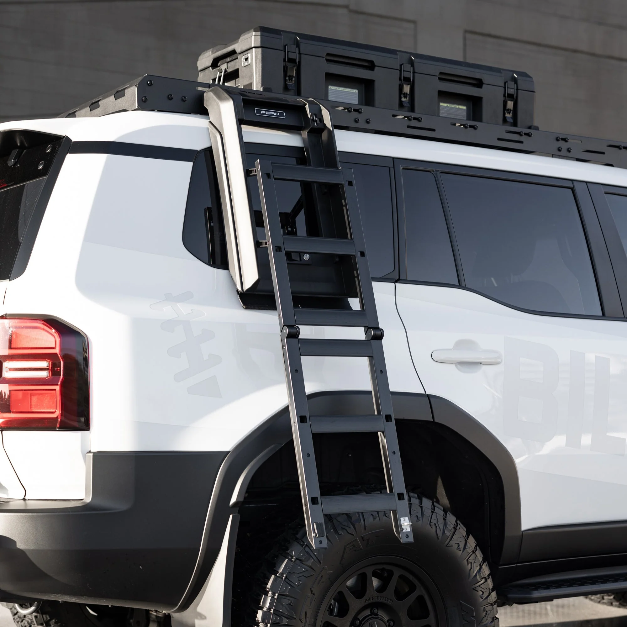 Side-Mounted Foldable Ladder System for Toyota LandCruiser Prado J250 & Lexus GX550 - Image 11